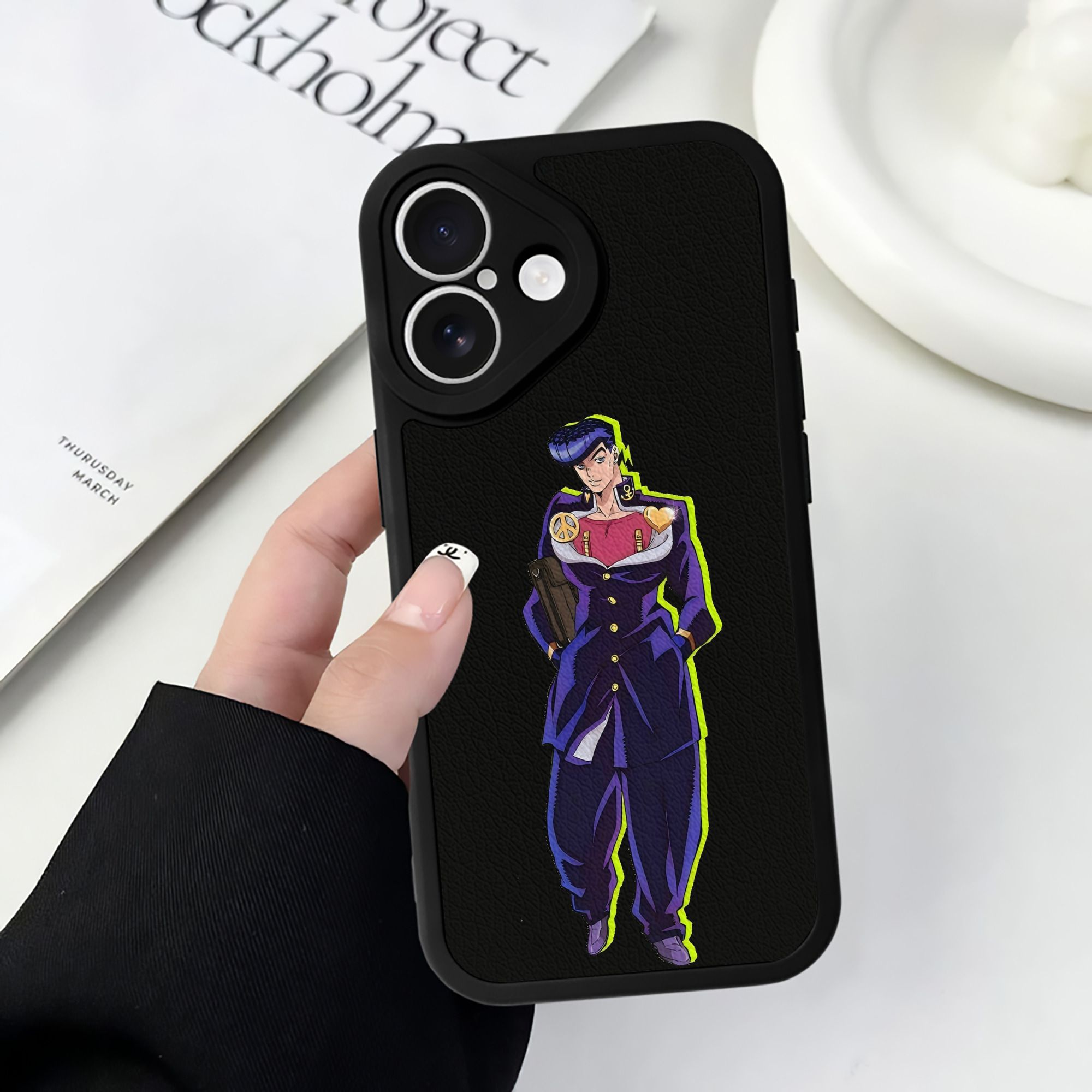 （画像用） ジョジョの奇妙な冒険 ひがしかた じょうすけ JoJo's Bizarre Adventure Higashikata Josuke 【iPhone 16シリーズ対応】シリコンスマホケース（レザー調） 材質：シリコン